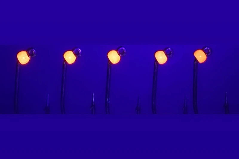 SE-HOOKS Haken mit Widerhaken und Tungstenperle in Fluo Orange - SP-Fishing