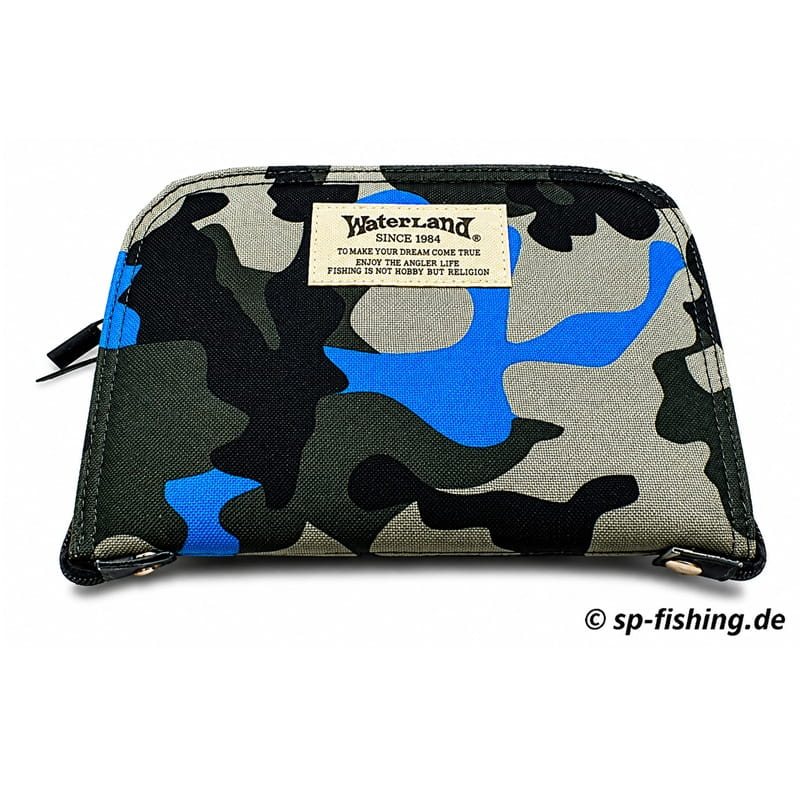 Waterland Spoon Wallet Tasche in schwarzer, blauer Camouflage-Optik, langlebige Damen- oder Herrentasche aus robustem Material.