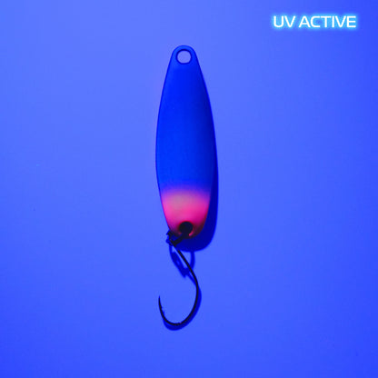 Fangenswert RAFFT 4.6 g EA08 spoon in UV color, showcasing its unique design and reflective surface.