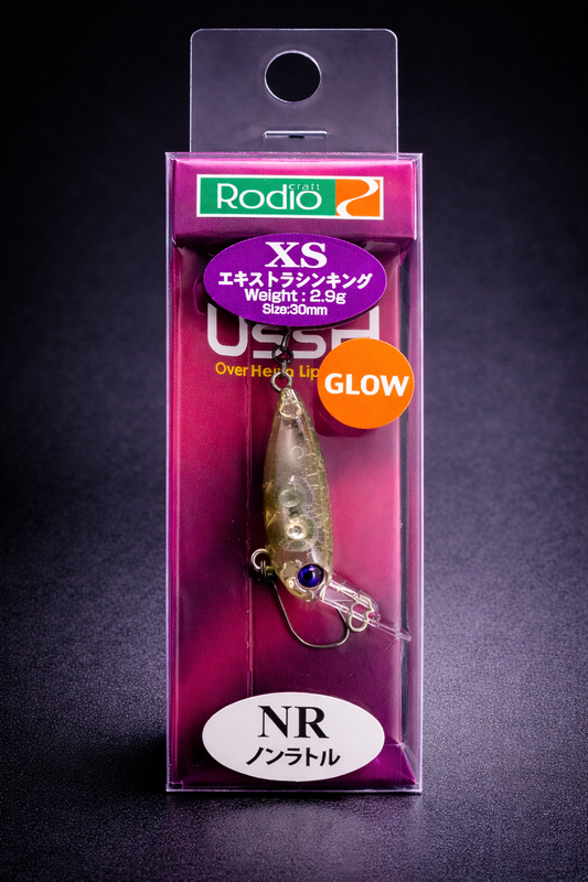 Rodio Craft USSA XS #20 Wobbler, lebendige Farben und realistische Form, zum Angeln im Süßwasser, auf einem Angelplatz liegend